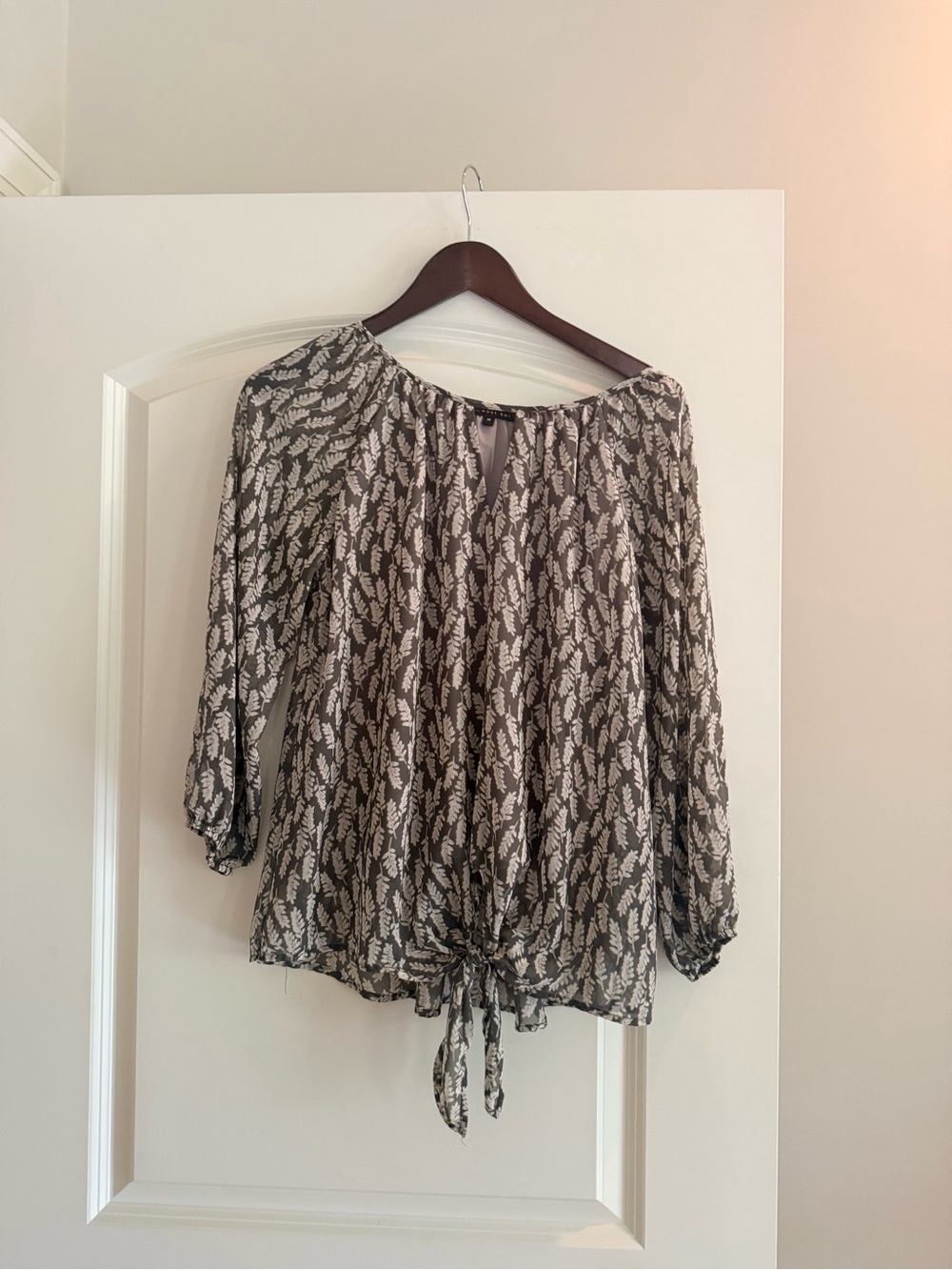 West Kei Gray and White Leaf-Print Peasant Blouse